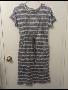 Heather Gray and White Striped Midi Dress with Pockets | Size M/6